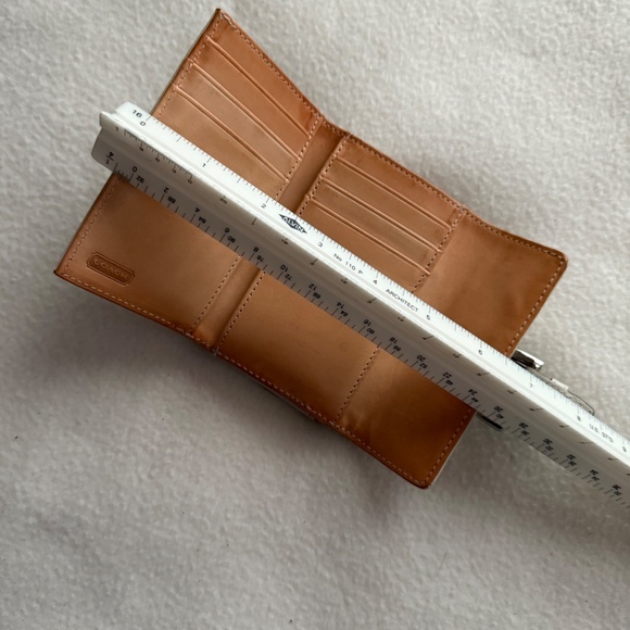 Coach tri-fold Leather Classic Wallet, Cream w/tan inside - Picture 4 of 4